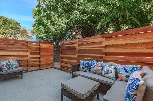 2BR, 1.5BA Penthouse Patio