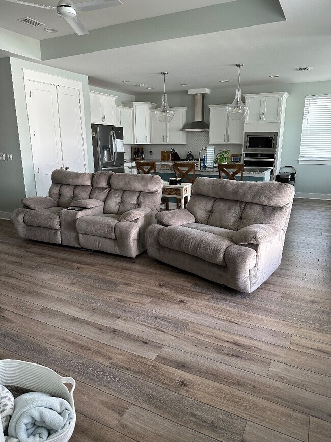 Photo - 409 Mill Point Ln