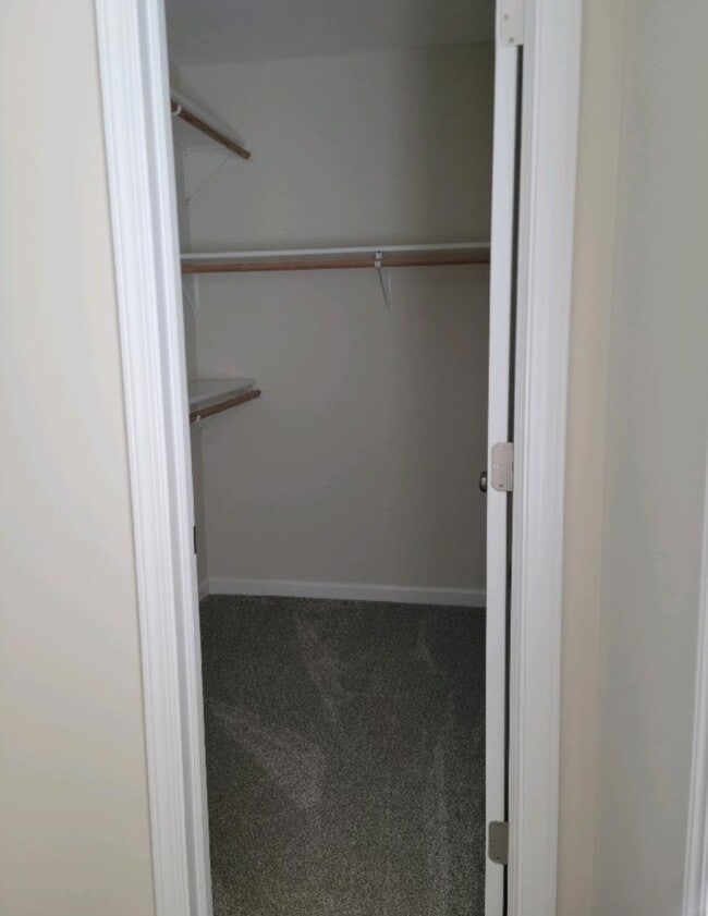 Photo - 905 W Estate Dr