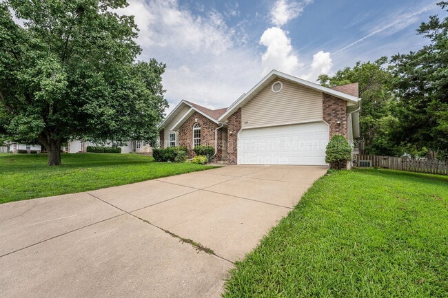 Photo - 1111 W Poplar St