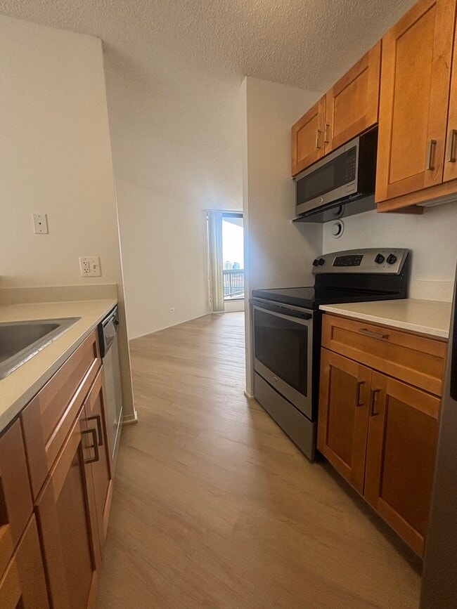 Photo - 745 N Dearborn St