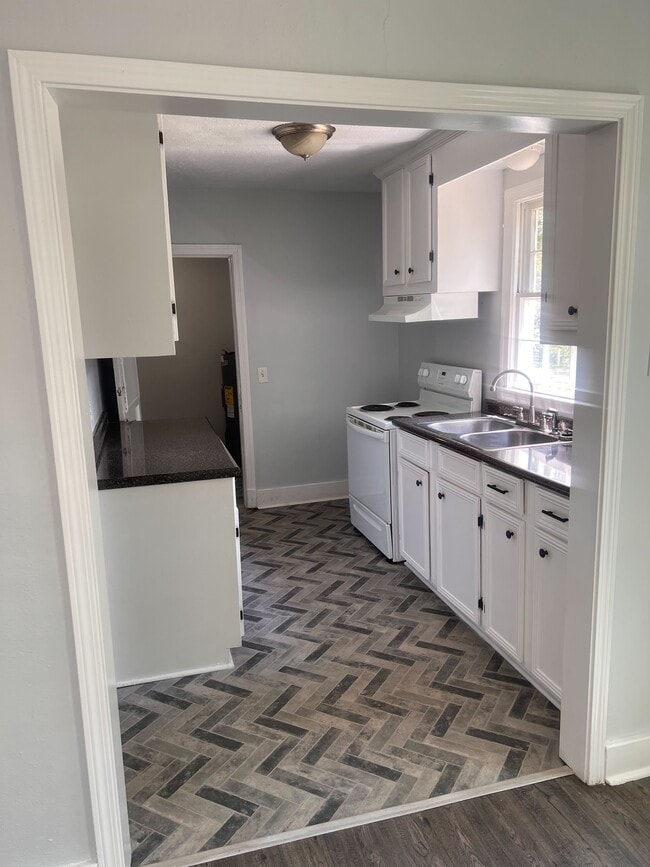 Photo - 572 Avalon Rd