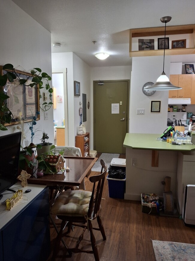 Photo - 238-238 Selby St