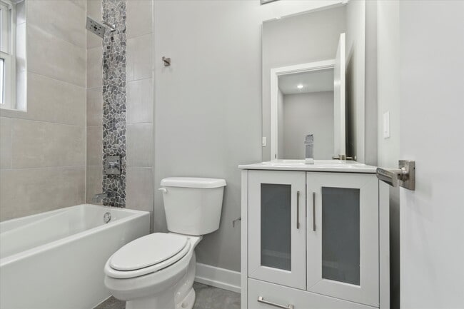 Photo - 649 N 35th St