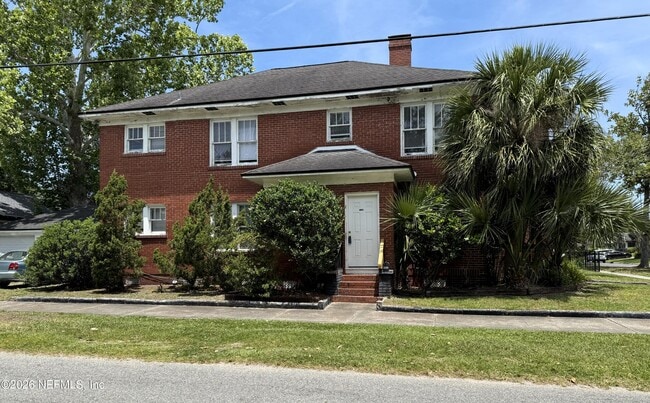 Building Photo - 1329 Cherry St