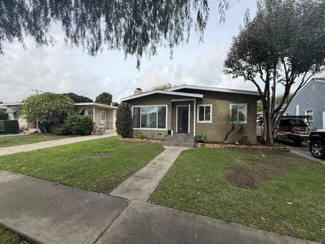 Building Photo - WELCOME TO THIS BEAUTIFULLY PARTIALLY REMODELED 3 BEDROOM, 2 BATHROOM HOME