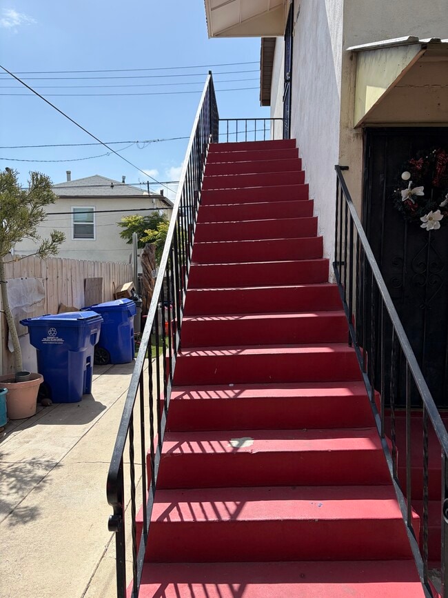 Photo - 4064 Winona Ave Unidad 4064