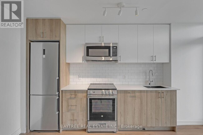 Photo - 1195 The Queensway Unité 319