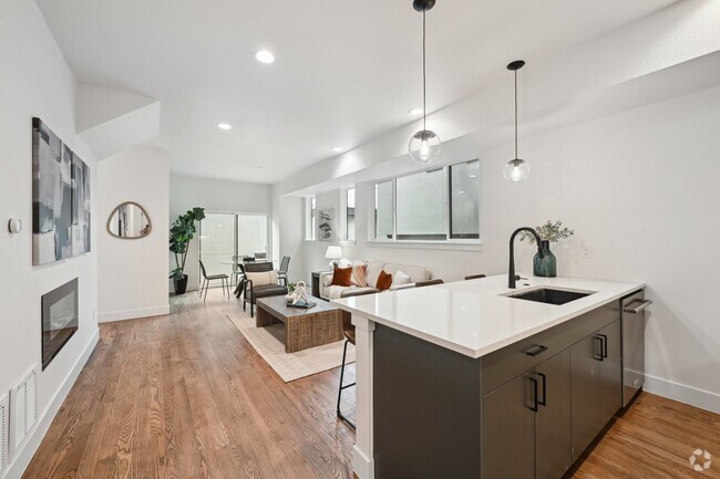 Building Photo - 1240 Tennyson St Rental