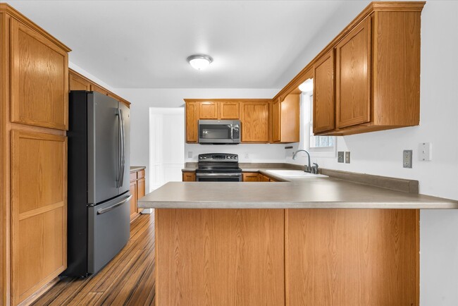 Photo - 506 E Tomaras Ave