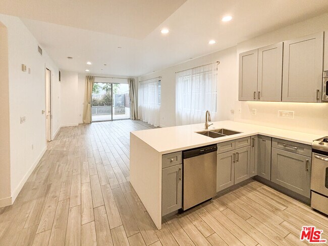 Photo - 6001 Carlton Way Unit 101