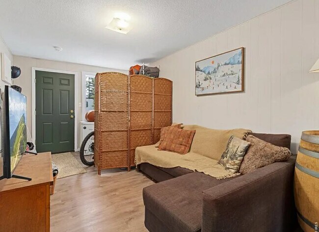 Photo - 450 Hillside Ln Unidad B