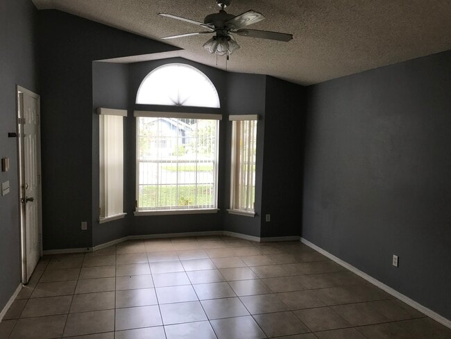 Photo - 511 Seasons Ct