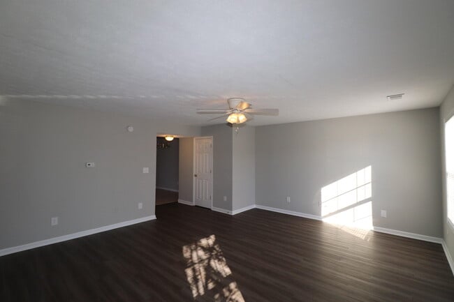 Photo - 633 Miles Rd