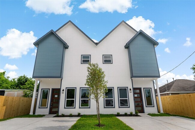 Photo - 4619 Stassen St