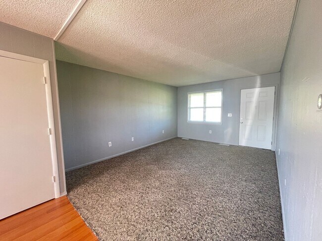 Photo - 5364 S Hutchinson Ave Unidad B8