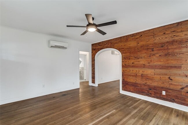 Photo - 4716 Avenue G