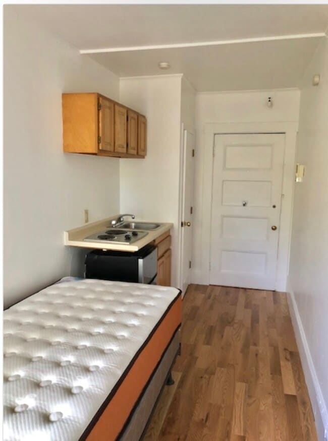 Photo - 1079 Beacon St