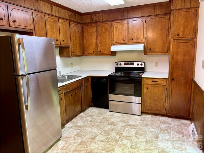 Photo - 128 Hillcrest Dr