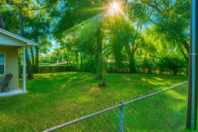 Photo - Renovated 2/1 in the Heart of Tampa on a DOUBLE lot!