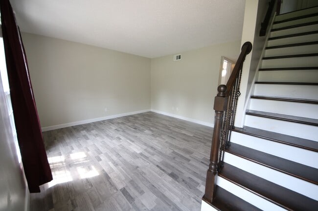 1003 Ave H