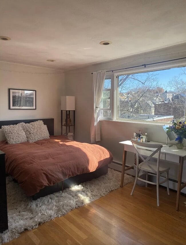 Building Photo - 87 Summer St Unit 3