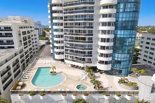 6301 Collins Ave Unit 807