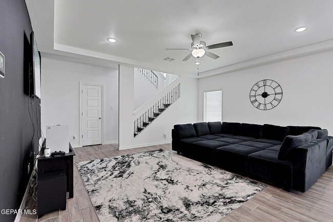 Photo - 12816 Linstead Ave