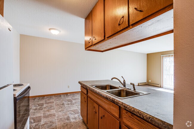 1BR, 1BA - 600SF