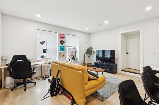 Photo - 3849 Lancaster Ave Unit 302