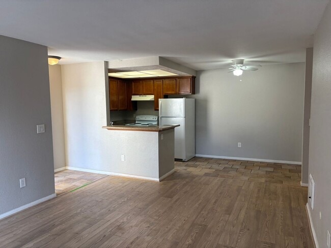 Building Photo - 2 Bedroom Condo in Arbor Hills Gated Community