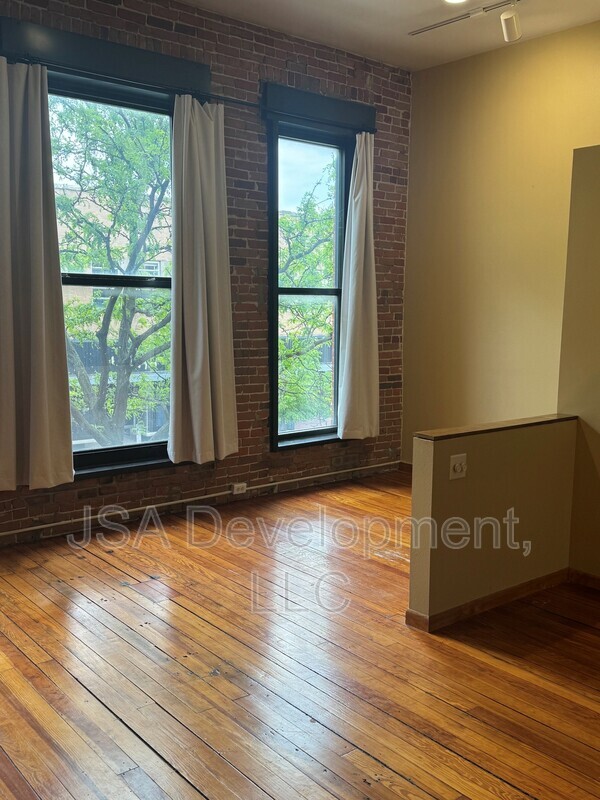 Photo - 220-224 E 4th St