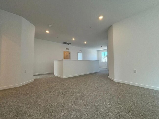 Photo - 1052 Plum Tree Ave