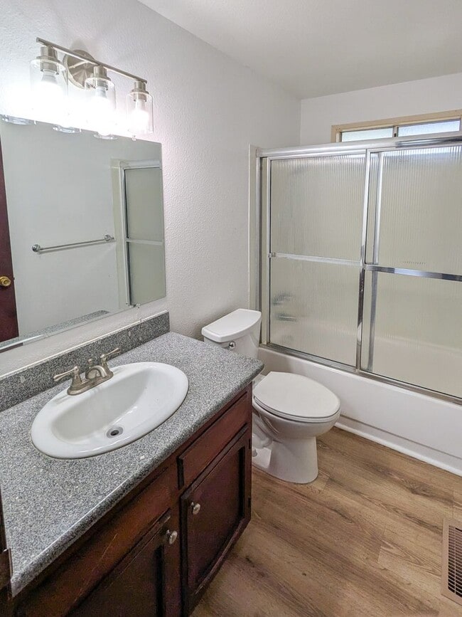 Photo - 2970 Phipps Ln NE