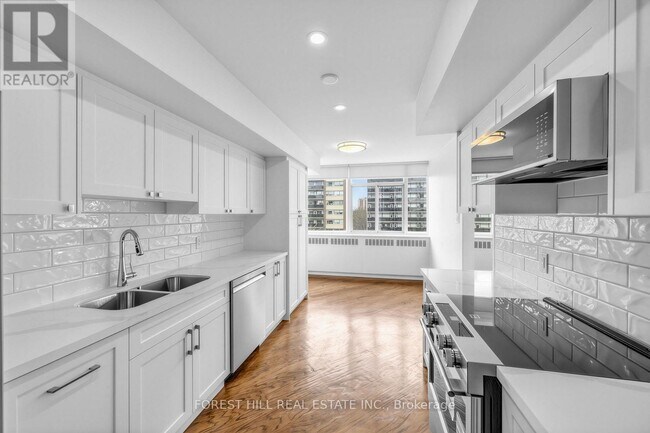 Photo - 561 Avenue Rd