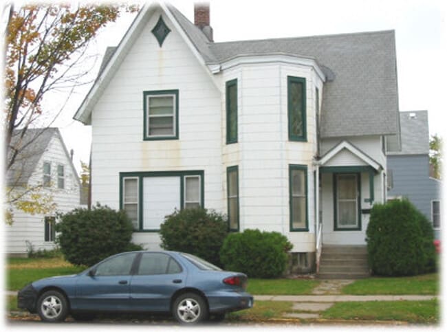 Building Photo - 326 Center St Rental