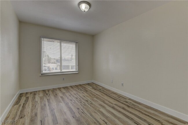 Building Photo - 1678 E Hacienda Ave