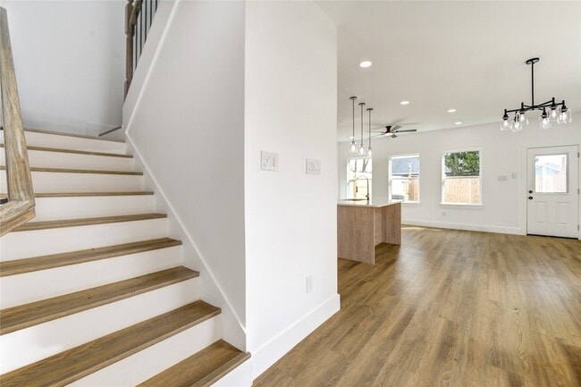 Photo - 4554 Newberry St