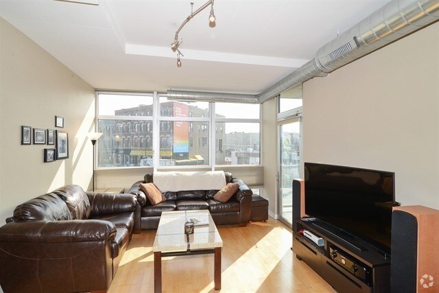 Building Photo - 1610 W Fullerton Ave Unit #  0201 Rental