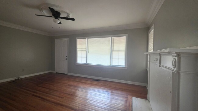 Photo - 211 Edison Dr