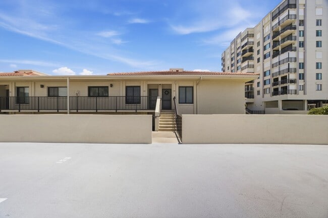 Building Photo - Waterfront Condo - 6 Month Lease - Furnished Unit Palma Del Mar Blvd S #216