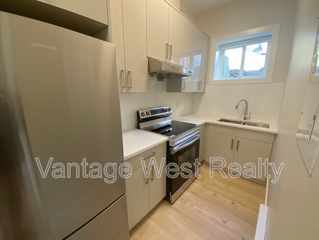 Building Photo - 830 Westview Way