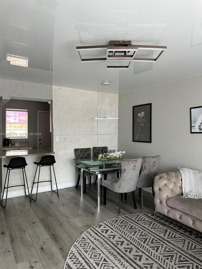 Building Photo - 20201 NE 29th Ct Unit D335