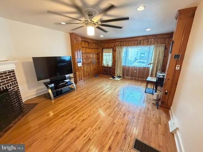 Photo - 1535 Willow St