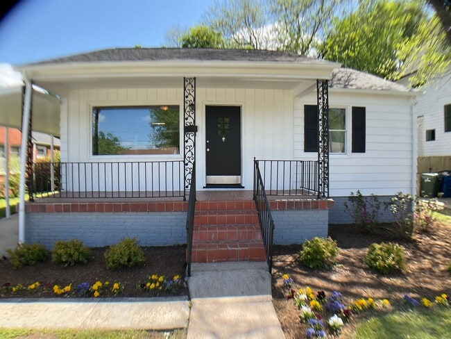 Adorable Bungalow Next to Downtown Raleigh! - Adorable Bungalow Next to Downtown Raleigh! House