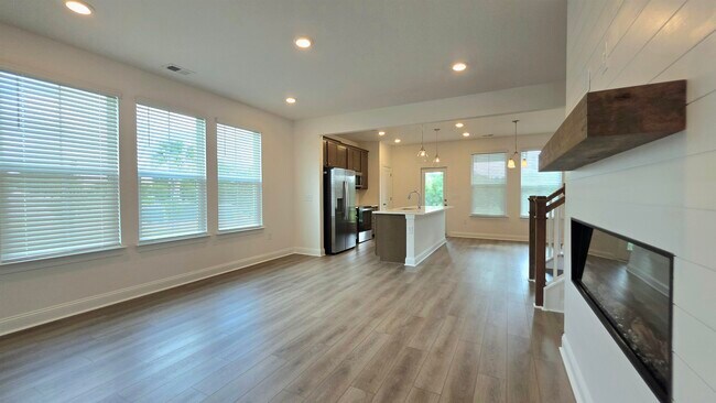 Photo - 670 Bolder Way