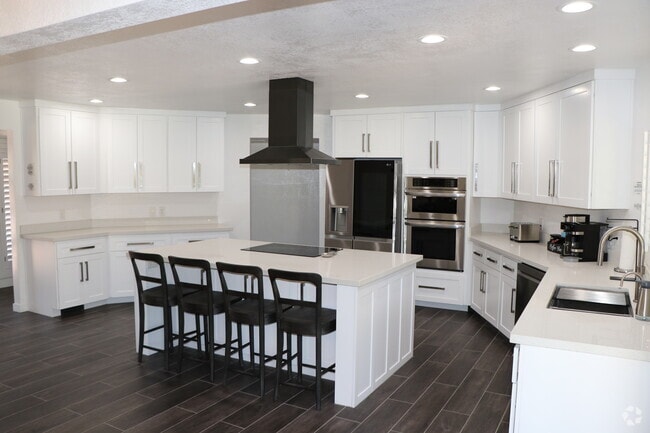 Building Photo - 8111 N 65th St Rental