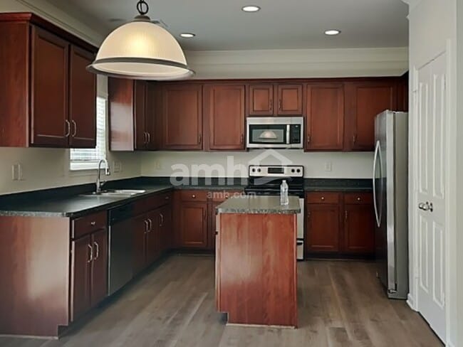 Photo - 2004 Centerview Dr