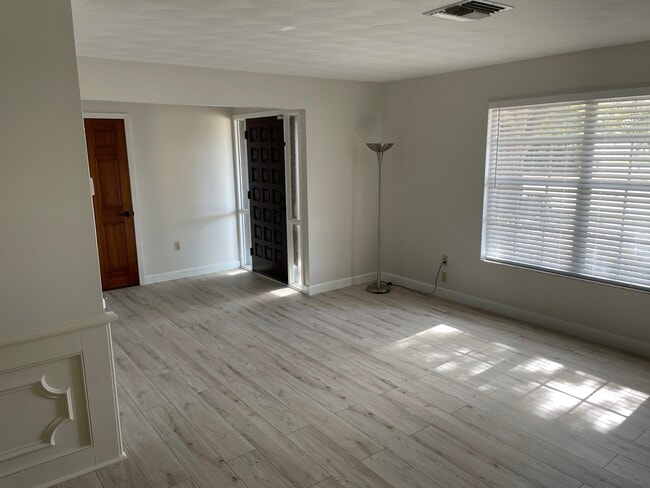 42 W Highbanks Rd