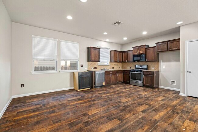 Photo - 253 Eagle Brook Ln
